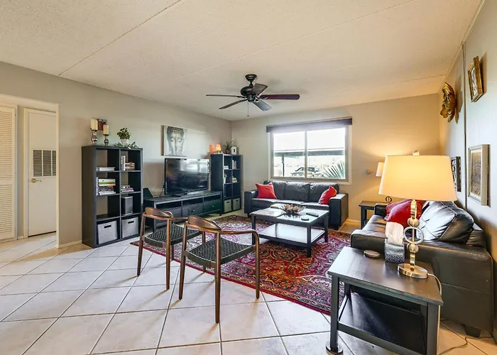 Pool Access & Private Patio! Prime Arcadia Holiday home
