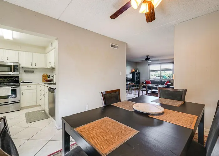 Holiday home Pool Access & Private Patio! Prime Arcadia