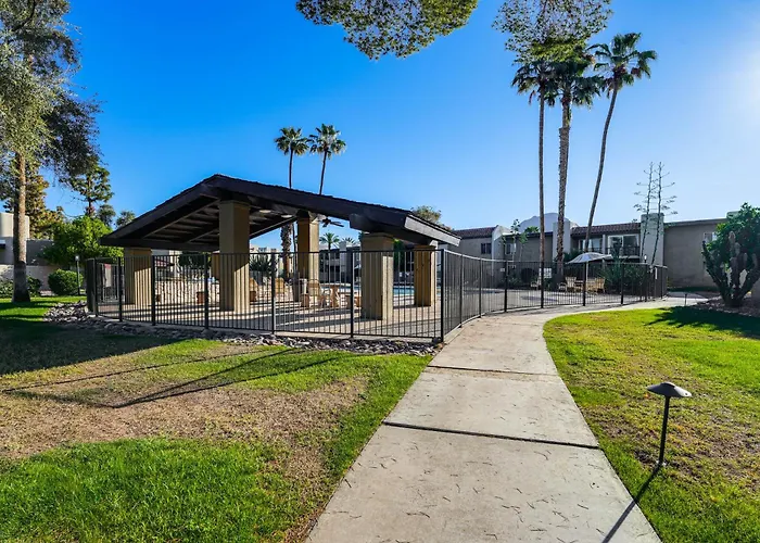 Holiday home Pool Access & Private Patio! Prime Arcadia Phoenix